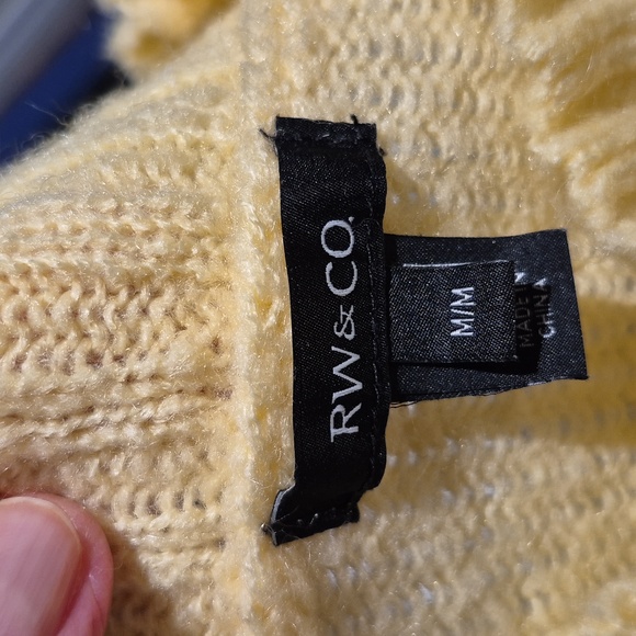 RW&CO long sleeve, butter yellow, crew neck sweater, medium, office, weekend. - Picture 4 of 7